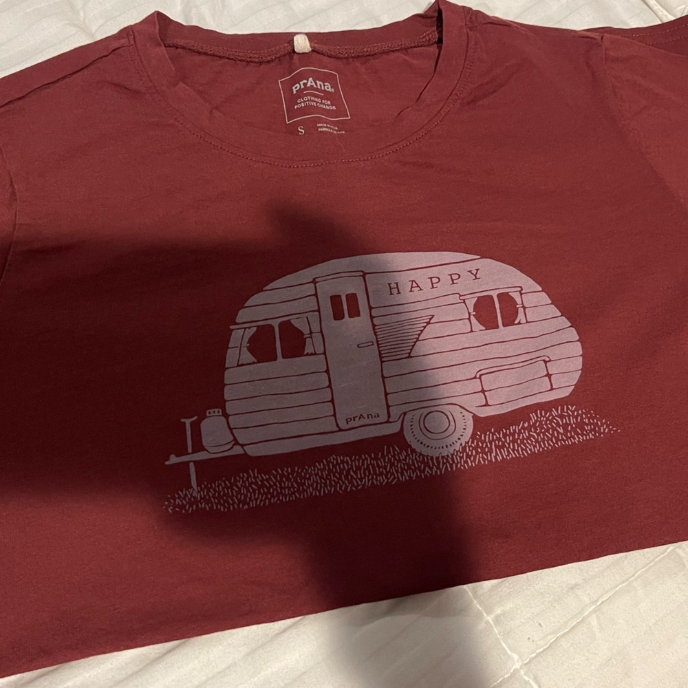 Small Prana T-shirt - happy camper